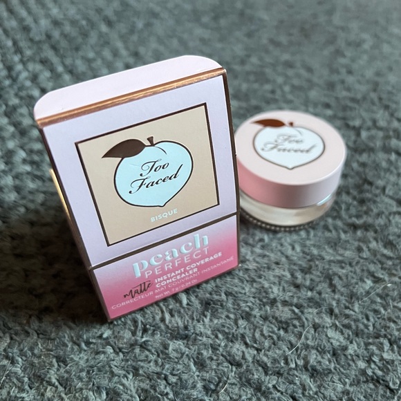 Too faced Peach Perfect Concealer - Picture 2 of 5